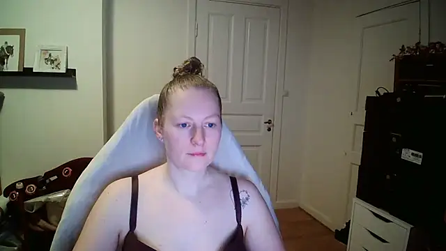 Girlnina-1995 online show from 02/04/26, 07:25