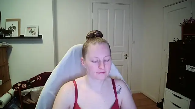 Girlnina-1995 online show from 02/19/26, 10:11