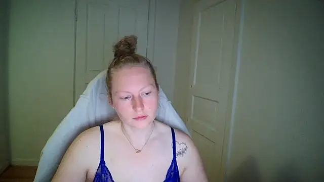 Girlnina-1995 online show from 05/20/26, 06:08