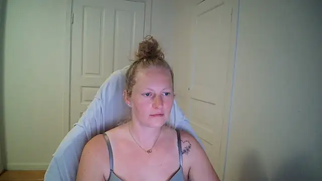 Snapshot of Girlnina-1995 chatting on 07/14/26, 11:49 Girlnina-1995 online show from 07/14/26, 11:49