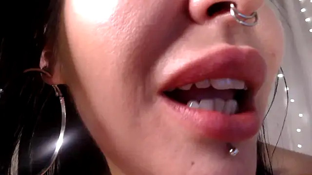 Snapshot of Masha_Real_84 chatting on 01/08/25, 12:17 Masha Real 84 online show from 01/08/25, 12:17