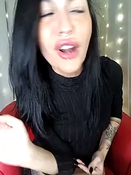 Snapshot of Masha_Real_84 chatting on 11/25/25, 05:24 Masha Real 84 online show from 11/25/25, 05:24