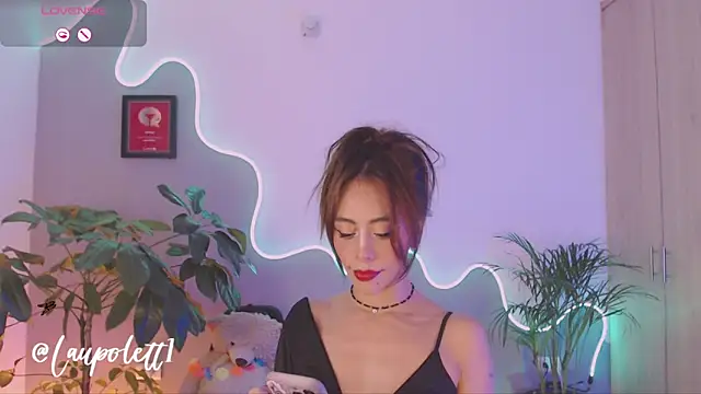 Snapshot of LauPolett chatting on 01/05/25, 01:45 LauPolett online show from 01/05/25, 01:45