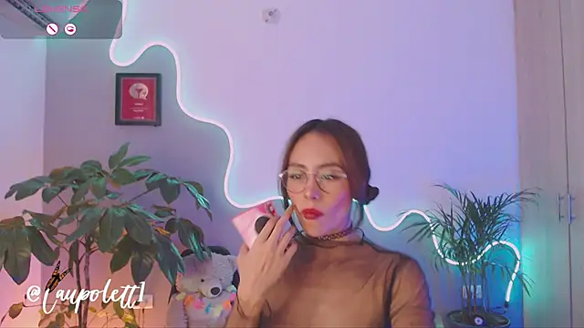 Snapshot of LauPolett chatting on 02/06/25, 12:00 LauPolett online show from 02/06/25, 12:00