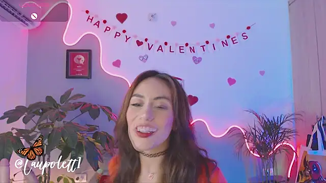 Snapshot of LauPolett chatting on 02/15/25, 01:31 LauPolett online show from 02/15/25, 01:31