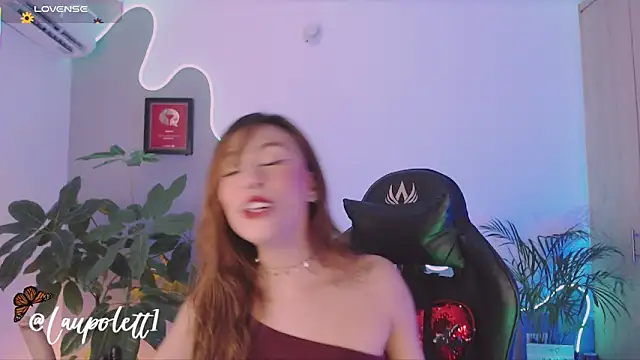 Snapshot of LauPolett chatting on 09/21/25, 04:03 LauPolett online show from 09/21/25, 04:03