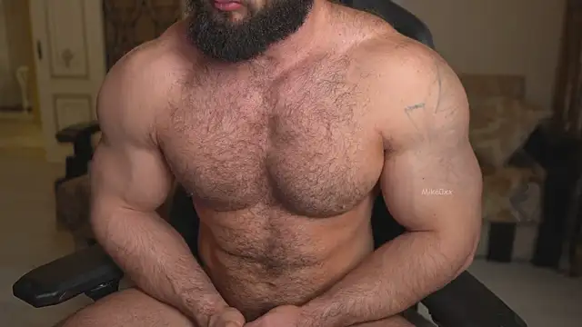 Snapshot of mike0xx chatting on 10/31/25, 09:32 mike0xx online show from 10/31/25, 09:32