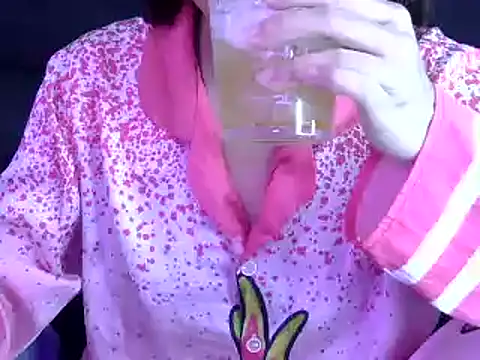 Bee 2k online show from 10/19/25, 04:46