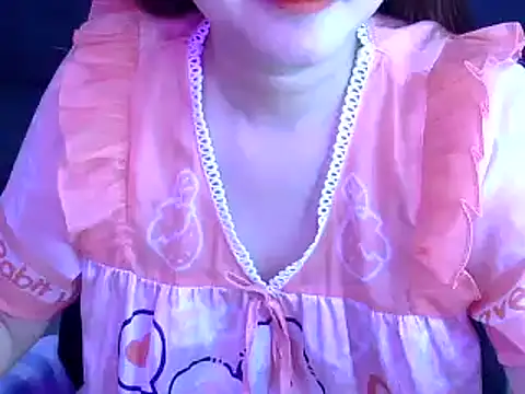 Snapshot of Bee_2k chatting on 11/07/25, 04:45 Bee 2k online show from 11/07/25, 04:45