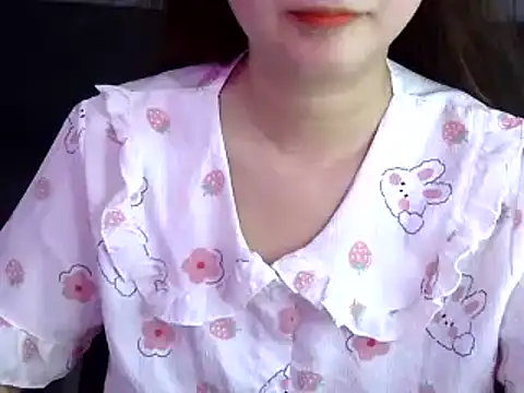 Snapshot of Bee_2k chatting on 11/11/25, 04:45 Bee 2k online show from 11/11/25, 04:45