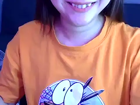 Snapshot of Bee_2k chatting on 11/24/25, 04:56 Bee 2k online show from 11/24/25, 04:56