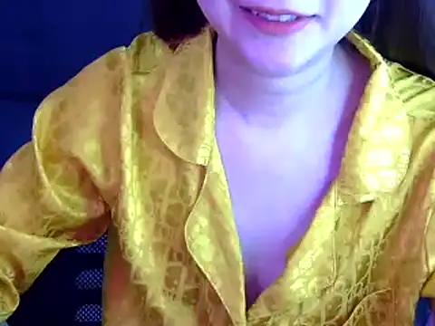 Snapshot of Bee_2k chatting on 11/29/25, 04:59 Bee 2k online show from 11/29/25, 04:59