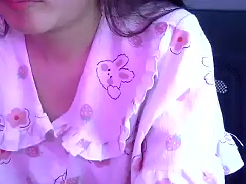 Snapshot of Bee_2k chatting on 06/19/26, 04:28 Bee 2k online show from 06/19/26, 04:28