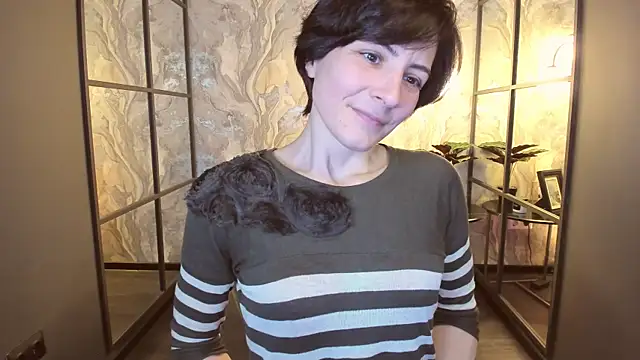 Snapshot of LorenDaze chatting on 03/18/25, 02:04 LorenDaze online show from 03/18/25, 02:04