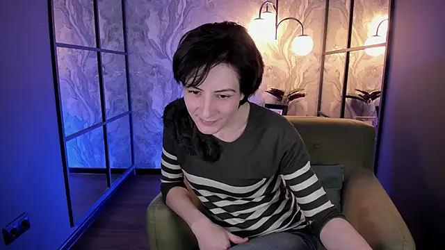 Snapshot of LorenDaze chatting on 03/19/25, 01:51 LorenDaze online show from 03/19/25, 01:51