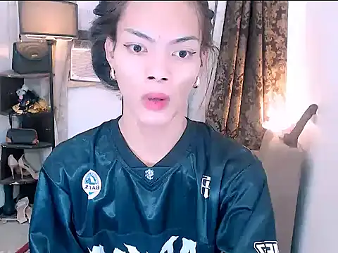 Snapshot of ELLIZABETHFORCUMXX chatting on 02/09/26, 02:43 ELLIZABETHFORCUMXX online show from 02/09/26, 02:43
