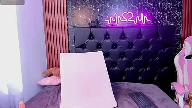 Snapshot of Tamara-evans chatting on 02/07/25, 07:27 Tamara-evans online show from 02/07/25, 07:27