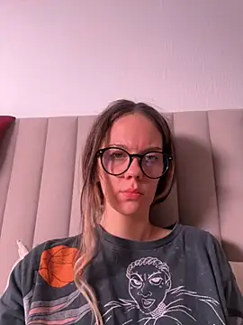 Snapshot of DivineBite chatting on 12/14/24, 10:28 DivineBite online show from 12/14/24, 10:28