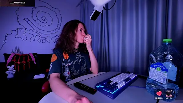 Snapshot of DivineBite chatting on 01/23/25, 12:14 DivineBite online show from 01/23/25, 12:14