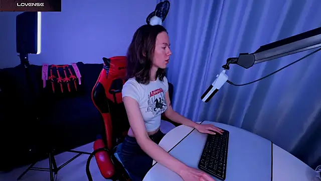 Snapshot of DivineBite chatting on 02/12/25, 03:49 DivineBite online show from 02/12/25, 03:49