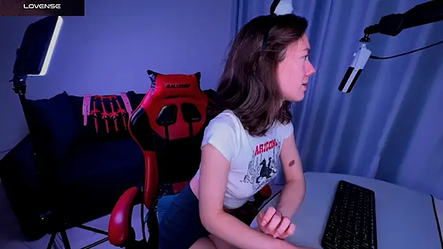 Snapshot of DivineBite chatting on 02/12/25, 06:51 DivineBite online show from 02/12/25, 06:51