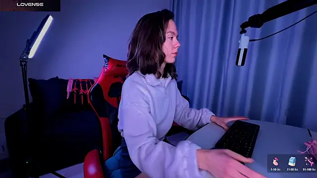 Snapshot of DivineBite chatting on 02/12/25, 09:54 DivineBite online show from 02/12/25, 09:54