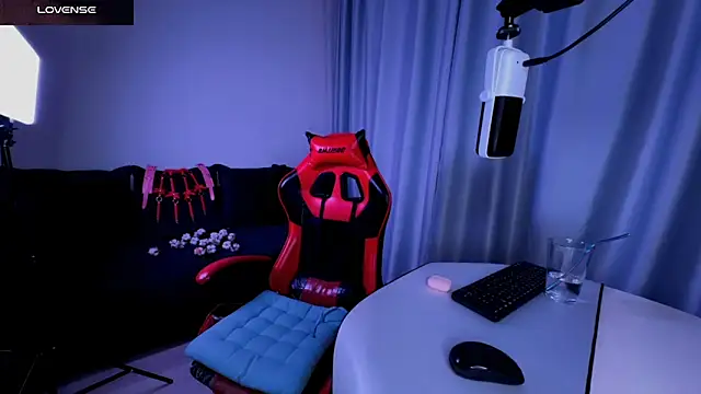 Snapshot of DivineBite chatting on 03/06/25, 07:21 DivineBite online show from 03/06/25, 07:21