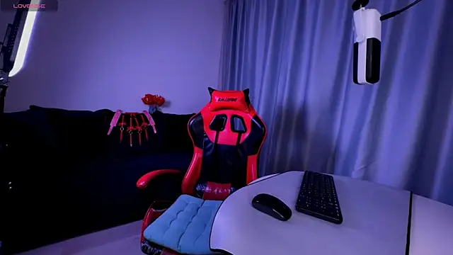 Snapshot of DivineBite chatting on 03/22/25, 06:14 DivineBite online show from 03/22/25, 06:14