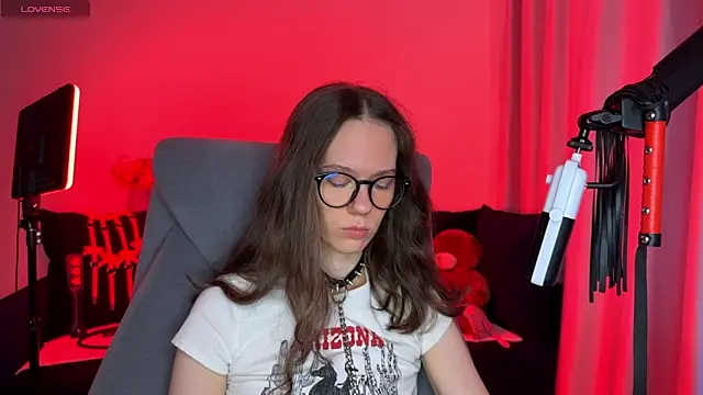 Snapshot of DivineBite chatting on 09/13/25, 02:28 DivineBite online show from 09/13/25, 02:28