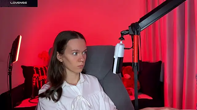 Snapshot of DivineBite chatting on 09/18/25, 03:03 DivineBite online show from 09/18/25, 03:03