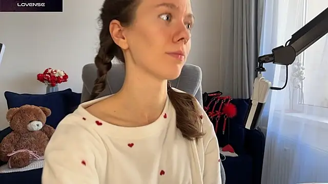 Snapshot of DivineBite chatting on 09/19/25, 02:29 DivineBite online show from 09/19/25, 02:29