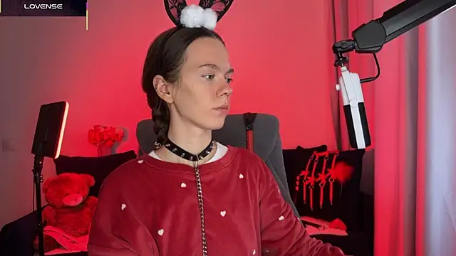 Snapshot of DivineBite chatting on 09/24/25, 02:09 DivineBite online show from 09/24/25, 02:09