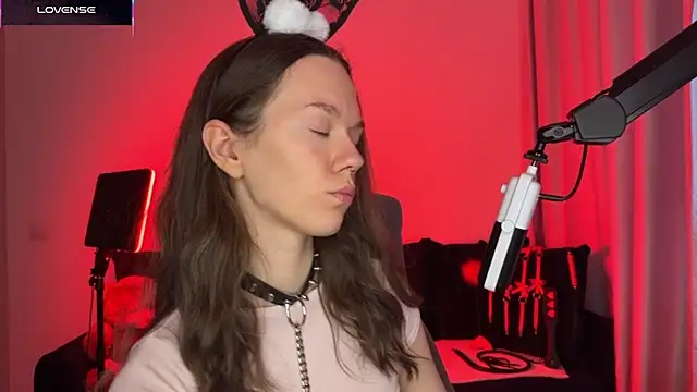 Snapshot of DivineBite chatting on 10/06/25, 01:30 DivineBite online show from 10/06/25, 01:30