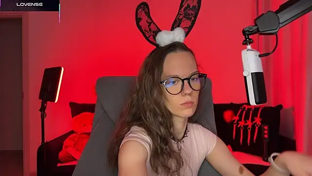 Snapshot of DivineBite chatting on 10/10/25, 03:44 DivineBite online show from 10/10/25, 03:44