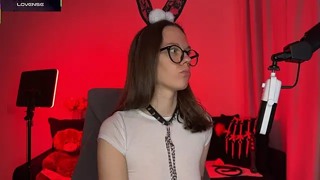 Snapshot of DivineBite chatting on 10/17/25, 05:15 DivineBite online show from 10/17/25, 05:15