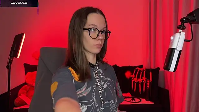 Snapshot of DivineBite chatting on 10/21/25, 05:02 DivineBite online show from 10/21/25, 05:02