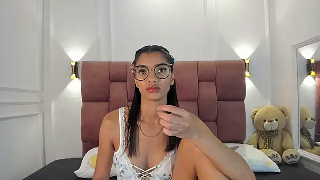 Snapshot of liagirl_cute chatting on 01/11/25, 05:20 liagirl cute online show from 01/11/25, 05:20