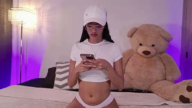 Snapshot of liagirl_cute chatting on 04/17/26, 12:02 liagirl cute online show from 04/17/26, 12:02