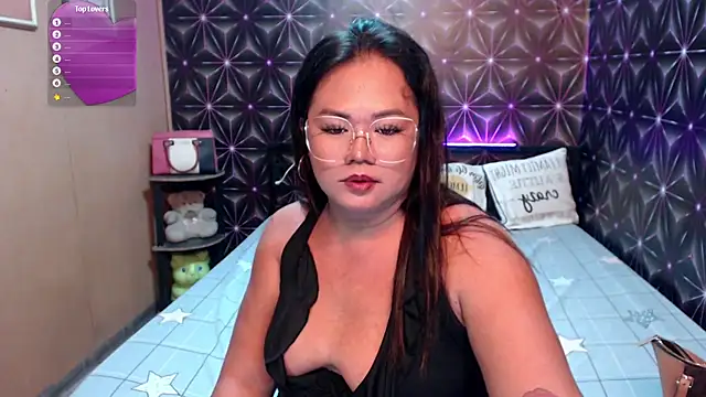 Snapshot of MagnificatMistress chatting on 01/01/25, 02:31 MagnificatMistress online show from 01/01/25, 02:31