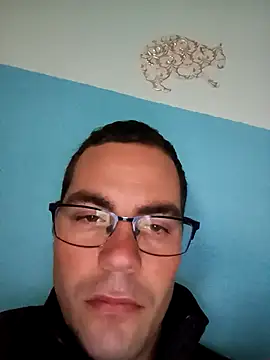 Snapshot of sasekSLO chatting on 10/27/25, 03:27 sasekSLO online show from 10/27/25, 03:27