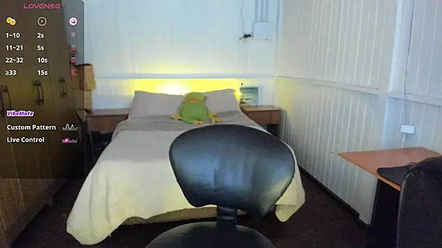 Snapshot of anna_love_hot chatting on 03/14/25, 06:29 anna love hot online show from 03/14/25, 06:29