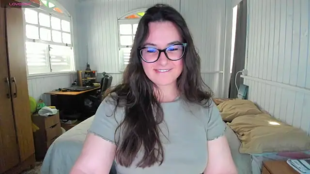 Snapshot of anna_love_hot chatting on 10/15/25, 07:25 anna love hot online show from 10/15/25, 07:25