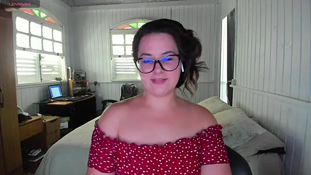 Snapshot of anna_love_hot chatting on 12/18/25, 06:36 anna love hot online show from 12/18/25, 06:36