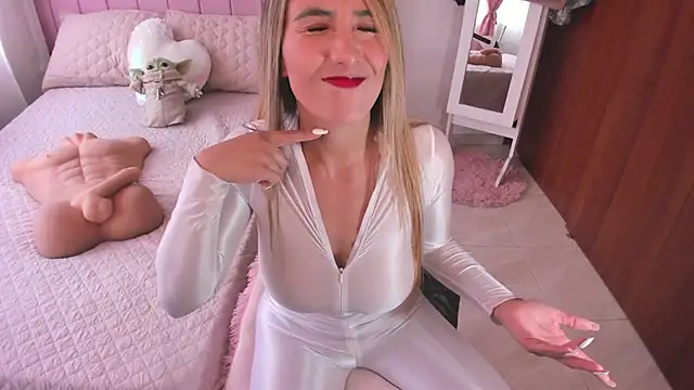 whitneyhot online show from 02/19/25, 06:00