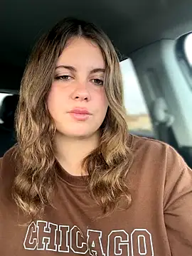 Snapshot of Samantha_official chatting on 12/17/25, 09:59 Samantha official online show from 12/17/25, 09:59