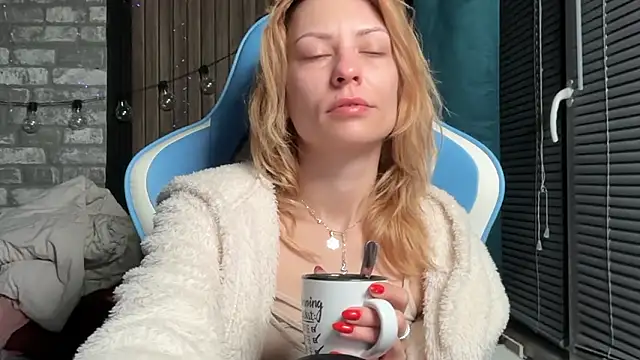 karo123421 online show from 02/15/26, 04:53