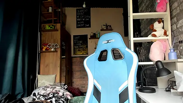 karo123421 online show from 03/18/26, 03:04