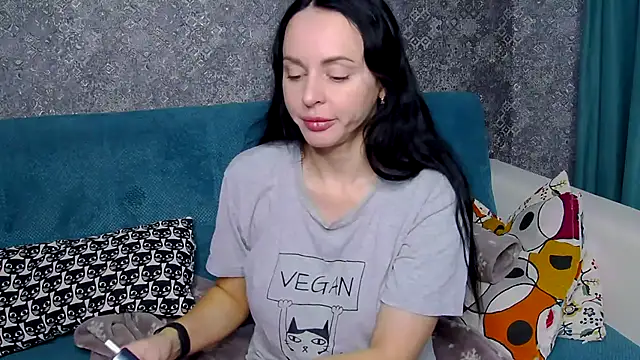 Snapshot of Brilliant_Doll chatting on 11/24/25, 02:22 Brilliant Doll online show from 11/24/25, 02:22