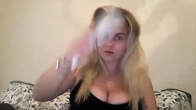 Snapshot of bigboobybaby@xh chatting on 02/14/25, 06:02 bigboobybabyxh online show from 02/14/25, 06:02