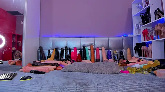 Snapshot of NikkaHOTx chatting on 02/14/25, 08:31 NikkaHOTx online show from 02/14/25, 08:31